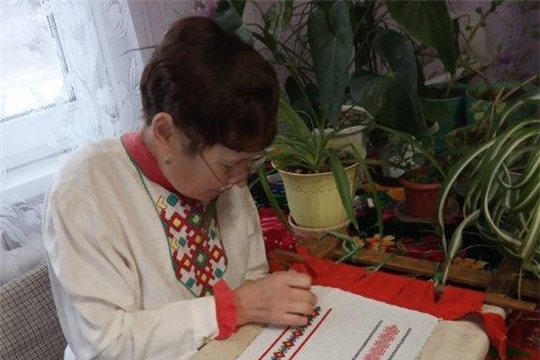 В Красночетайском районе идет работа над вышивкой в рамках акции «Сурпан Пӗрле»