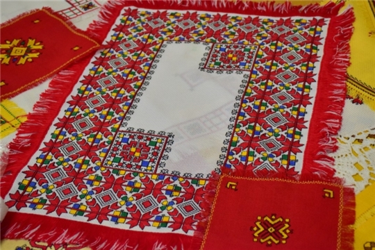 В День чувашской вышивки Национальная библиотека приглашает в творческую гостиную «Искусство вышивки»