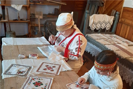 День чувашской вышивки отмечают земляки из регионов России