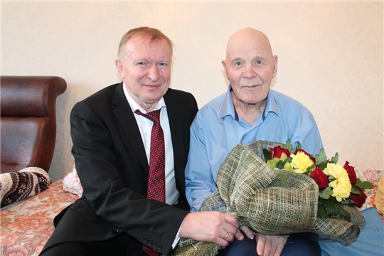 Чебоксарская ГЭС поздравила ветерана войны Александра Кулагина с Днем защитника Отечества