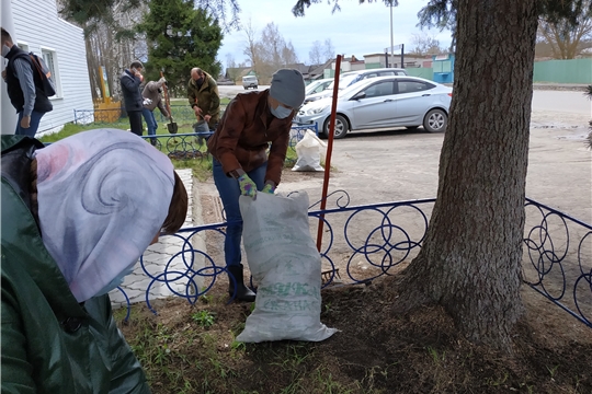 В Алатырском лесничестве провели экологический субботник