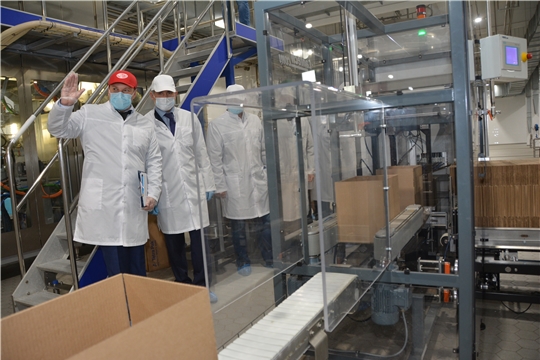 Олег Николаев дал старт новой линии по производству молочной продукции