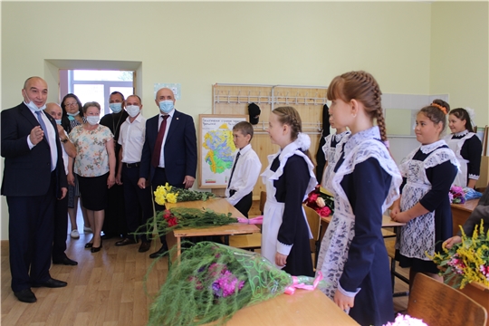 Сергей Артамонов поздравил с Днем знаний учеников и учителей Канашского района