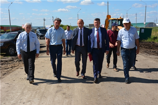 Владимир Осипов проинспектировал ход строительства ряда объектов в Батыревском районе