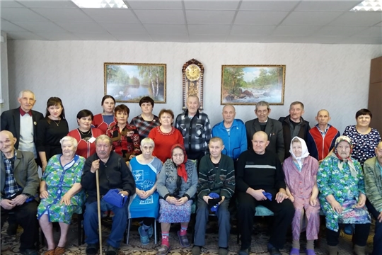 В Батыревском центре социального обслуживания получателей услуг поздравили с Днем защитника Отечества