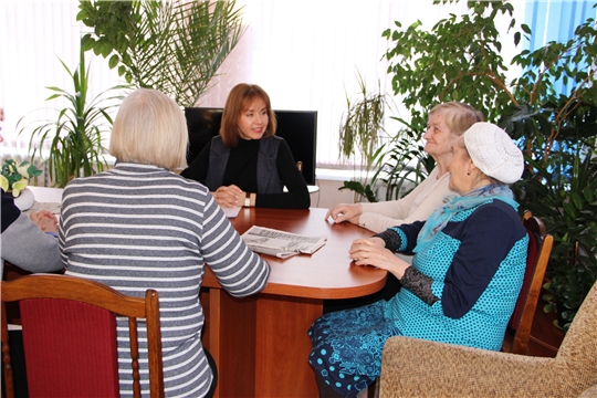 И.о. министра труда и социальной защиты Чувашии Алена Елизарова обсудила с пожилыми людьми законопроект о «детях войны»