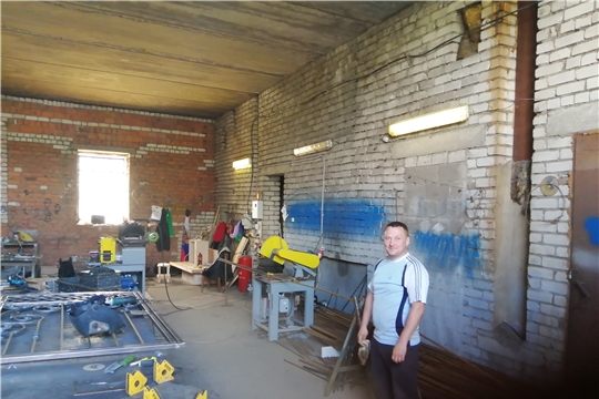 Житель Чебоксарского района открыл собственное дело по ковке металла благодаря социальному контракту