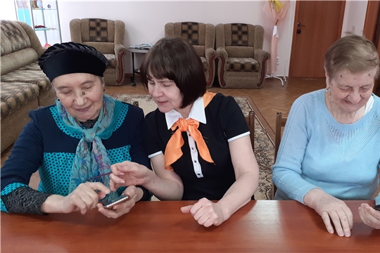 С начала года в рамках проекта «Бабушка и смартфон» проведено 72 занятия