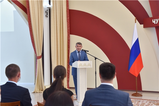 Олег Николаев поздравил молодых лидеров Чувашии с победой в республиканском конкурсе