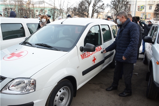 Медицинские организации Чувашии получили новые санитарные автомобили