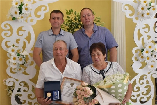 В Шумерле почётной медалью «За любовь и верность» награждена семья Прониных