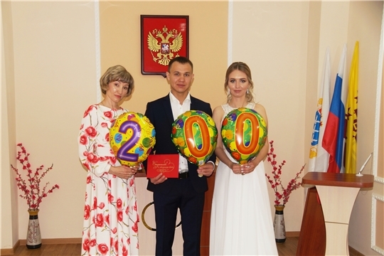 В Ленинском районе зарегистрирована 200-ая пара молодожёнов 2020 года