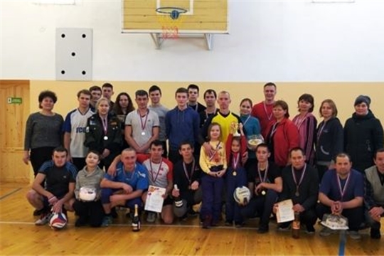 В Тораевском сельском поселении прошло соревнование по волейболу на призы «Деда Мороза»