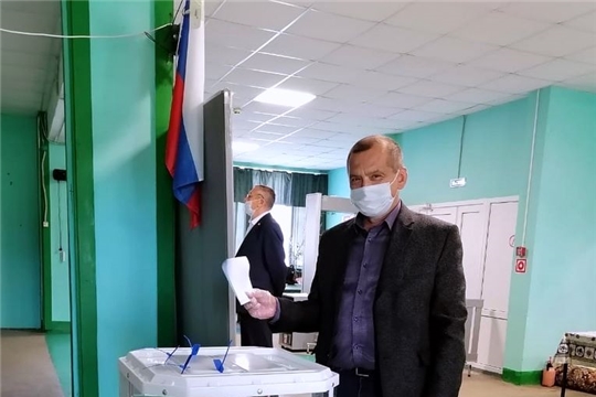 Глава администрации района Ростислав Тимофеев проголосовал за стабильное развитие родной Чувашии