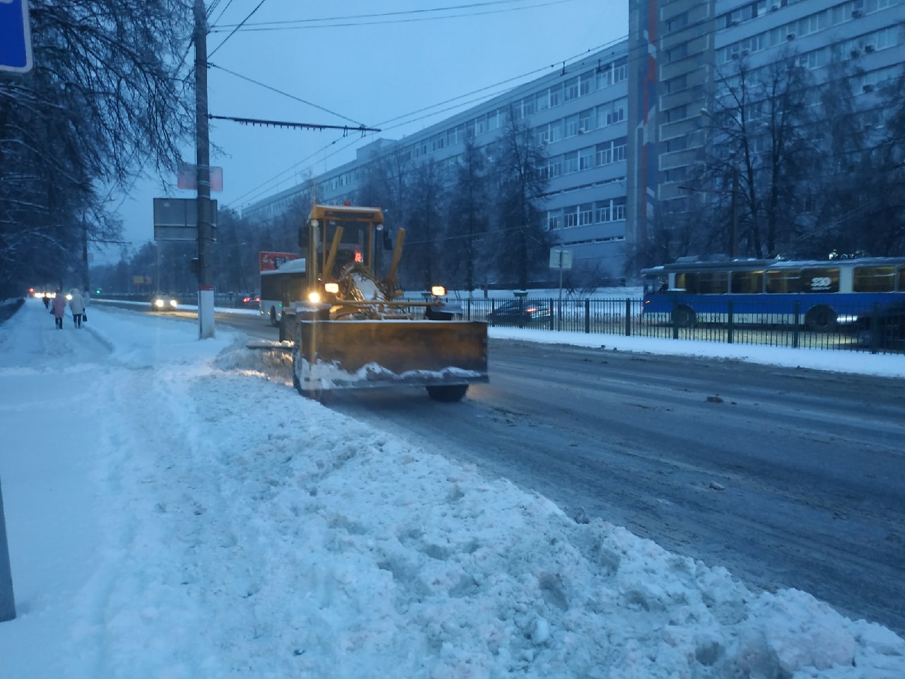 Жилищно-коммунальные службы Московского района г. Чебоксары проводят  своевременную работу по уборке снега | Управа по Московскому району  администрации г. Чебоксары