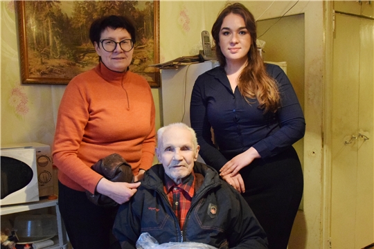 Долгожителя Московского района г. Чебоксары Сергея Тапотникова поздравили с 90-летием
