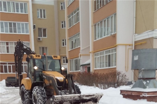 На уборку территории Московского района г. Чебоксары вышли свыше 400 дворников и 11 единиц специальной техники