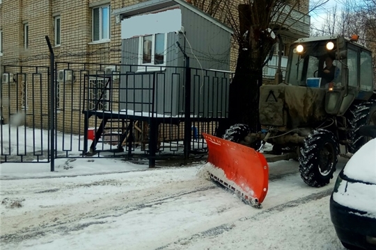 На уборку территории Московского района г. Чебоксары вышли свыше 400 дворников и 11 единиц специальной техники