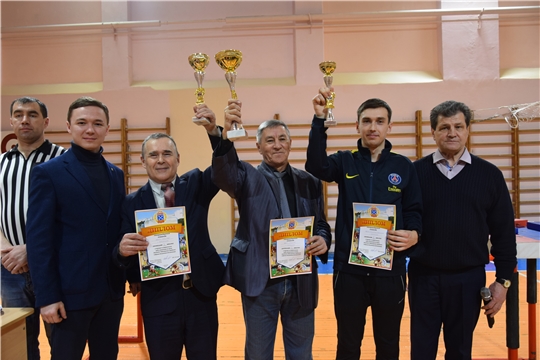 В Московском районе г. Чебоксары прошли лично-командные соревнования по армрестлингу на призы депутата ЧГСД Валерия Антонова