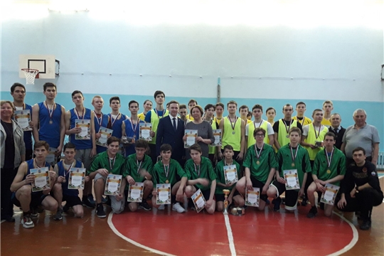 Юноши Московского района показали свою силу в спортивном конкурсе  «А ну-ка, парни» на призы депутата ЧГСД Валерия Антонова