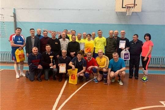 Волейболисты Чапаевского поселка посвятили свое удачное выступление 75-летию Великой Победы
