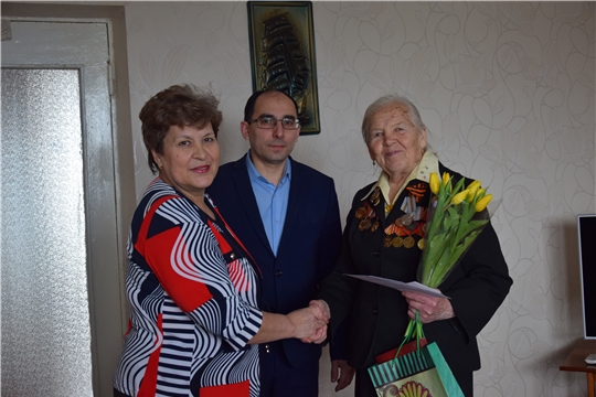 Заслуженному работнику здравоохранения Чувашской Республики Анне Прокопьевой вручена юбилейная медаль в честь 75-летия Великой Победы