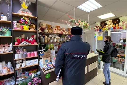 С чебоксарскими предприятиями торговли продолжается работа по нераспространению новой коронавирусной инфекции