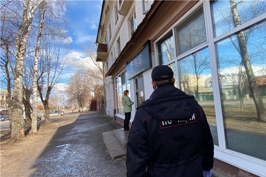 Мобильные группы обошли предприятия торговли на предмет соблюдения действующего законодательства