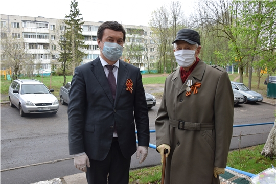Глава администрации Московского района г. Чебоксары Андрей Петров поздравил ветеранов Великой Отечественной войны с Днём Победы