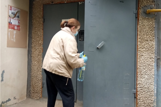В Чебоксарах продолжается санитарная обработка мест общего пользования