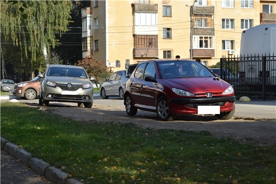 Тротуары и газоны – не место для парковки автомобилей