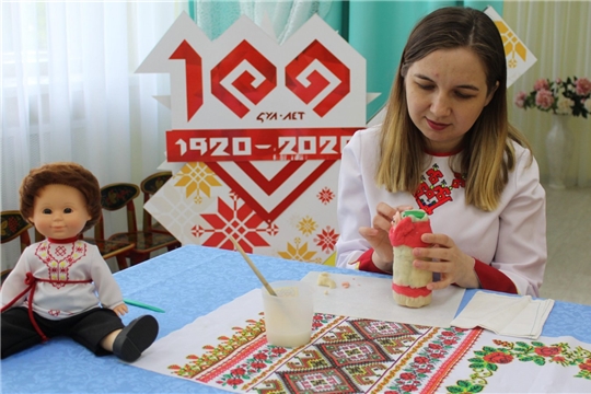 Чебоксарские педагоги проводят онлайн-мастер-классы к 100-летию образования Чувашской автономной области