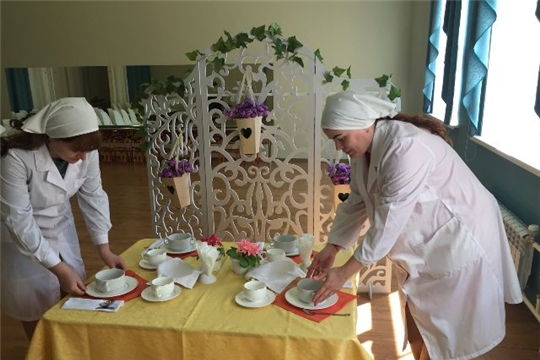 Для дошкольников в режиме онлайн прошел мастер-класс по сервировке стола к семейному ужину