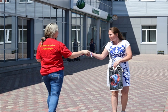 В День России чебоксарские волонтеры раздадут ленточки в виде триколора