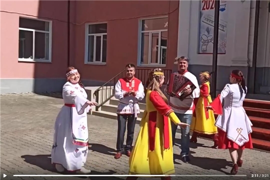 Участники онлайн-эстафеты «Хоровод дружбы» смонтировали итоговый видеоролик о красоте национального костюма