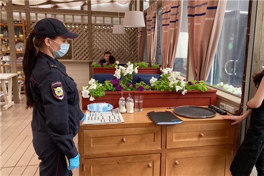 Мобильная группа проверила работу предприятий торговли