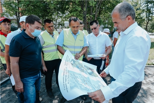 Алексей Ладыков: благодаря выросшему в 15 раз финансированию в Чебоксарах впервые благоустраивается 110 дворов