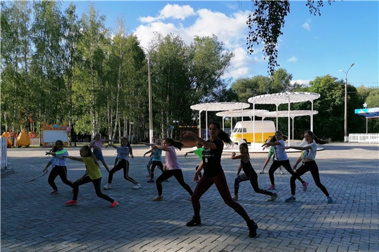День физкультурника: на открытых городских площадках организованы оздоровительные занятия