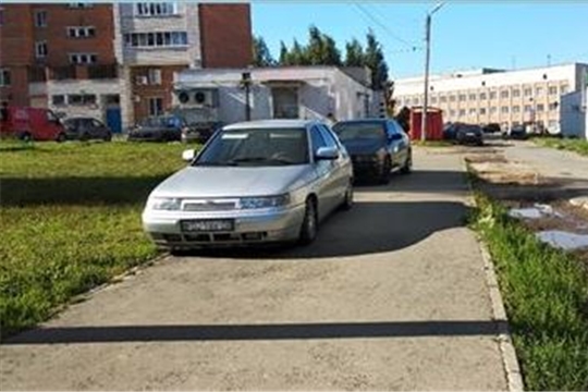 Газоны и тротуары – не место для парковки транспортных средств