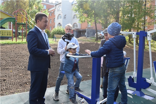 В Чебоксарах открыли еще одну дворовую территорию, комплексно отремонтированную в этом году