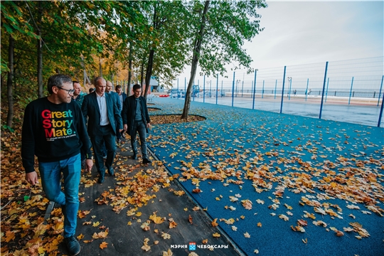 Алексей Ладыков проинспектировал ход строительства современных спортплощадок на Московской набережной