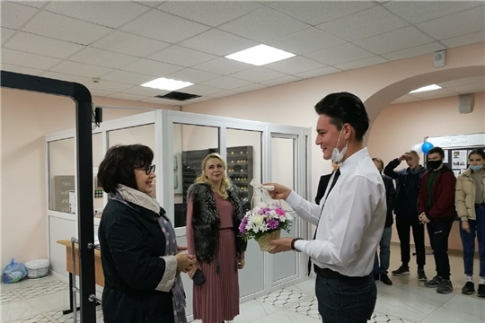 Чебоксарские студенты поздравляют своих педагогов с профессиональным праздником
