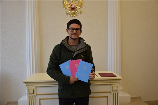 Сотрудники отдела ЗАГС администрации Московского района г. Чебоксары зарегистрировали рождение тройни