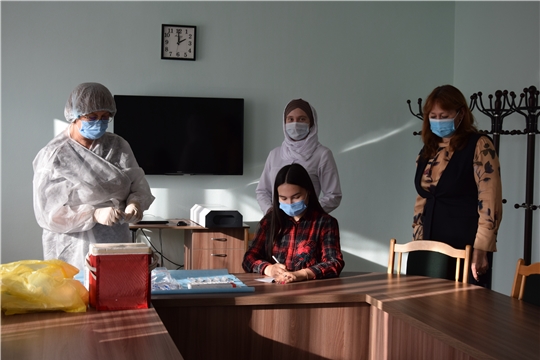 Вакцинация-2020: муниципальные служащие сделали прививку от гриппа