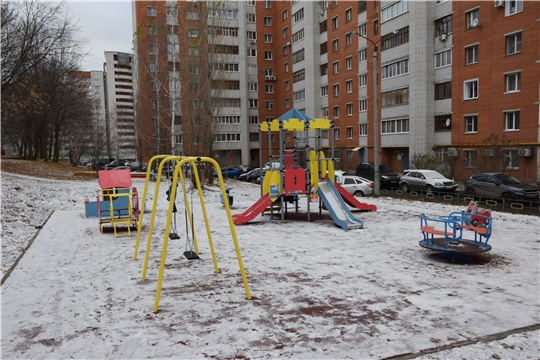 В Чебоксарах приняли очередную дворовую территорию по пр. М. Горького, 47 и 51
