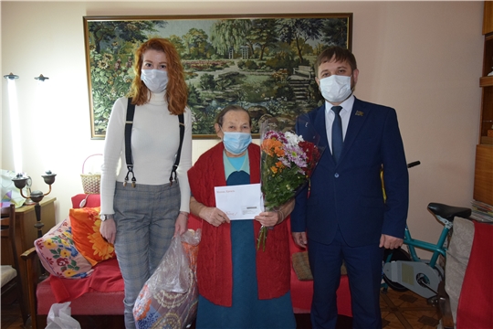 В Московском районе г. Чебоксары поздравили старшее поколение со значимым юбилеем