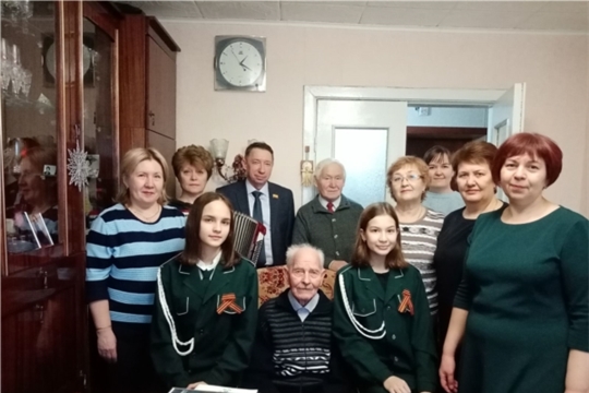 Участник Великой Отечественной войны Михаил Иванович Сорокин принимает поздравления с 95-летием