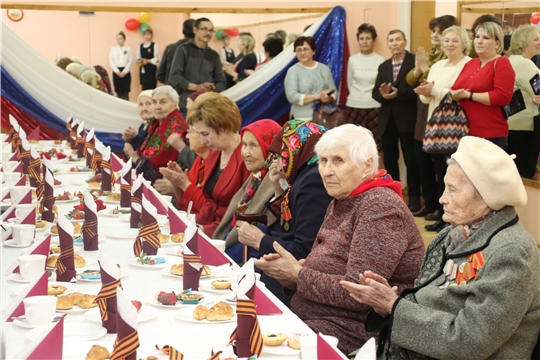 г. Новочебоксарск: на XI фестивале женских клубов состоялось вручение юбилейных медалей ветеранам Великой Отечественной войны