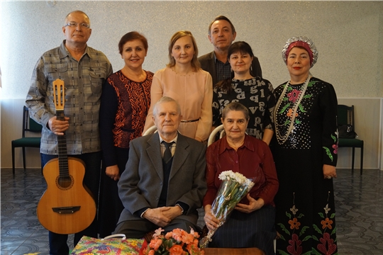 В отделе ЗАГС администрации Новочебоксарска состоялось чествование "изумрудных" юбиляров семейной жизни Михайловых