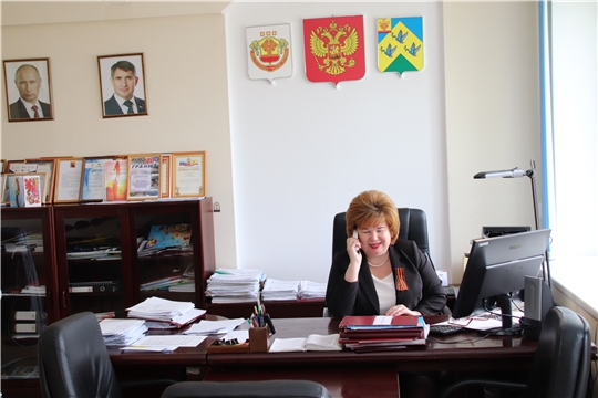 Глава администрации Новочебоксарска Ольга Чепрасова поздравила ветеранов по телефону